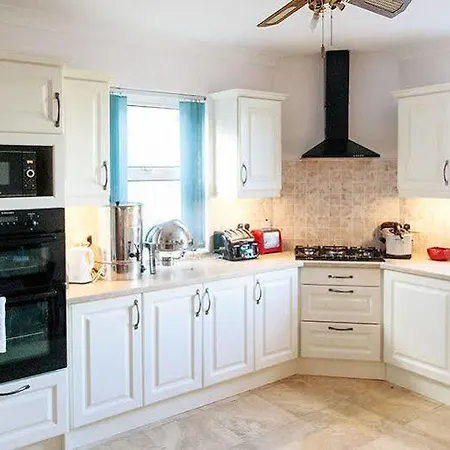 Bay View Guest House And B&B 3*